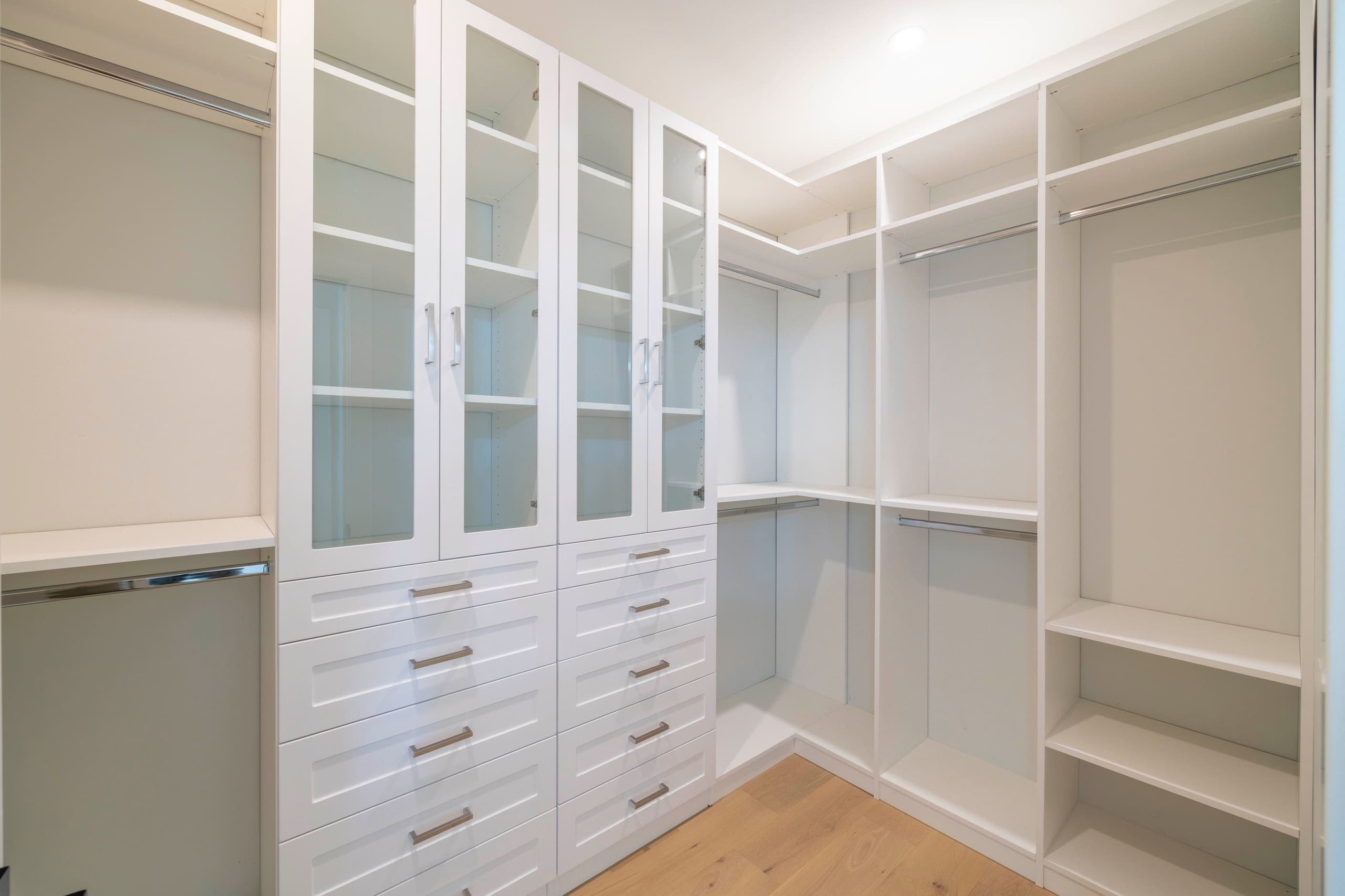 Fitted walk-in dressing room — The Ridge House